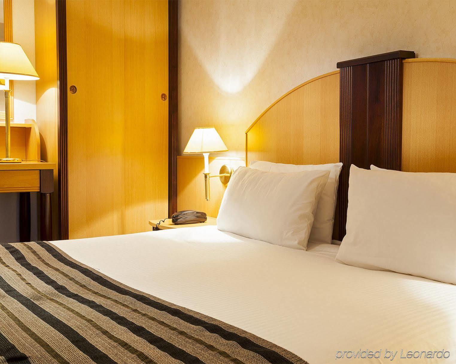 B&B Hotel Brétigny-sur-Orge Екстериор снимка
